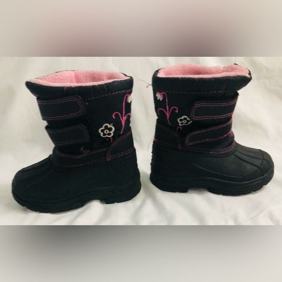 Girl’s winter snow Boots front double adjustable  straps pull on black. 6 - Picture 3 of 6